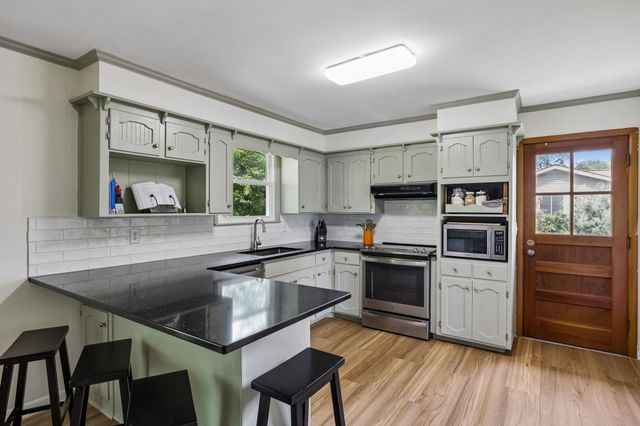 569 McMurray Dr, Nashville, TN 37211