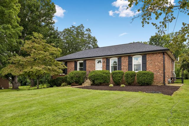 569 McMurray Dr, Nashville, TN 37211