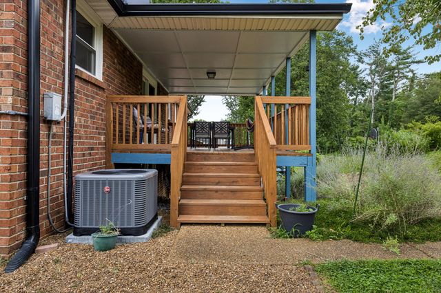 569 McMurray Dr, Nashville, TN 37211