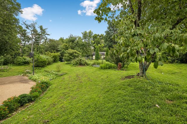 569 McMurray Dr, Nashville, TN 37211