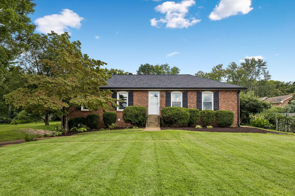 569 McMurray Dr, Nashville, TN 37211