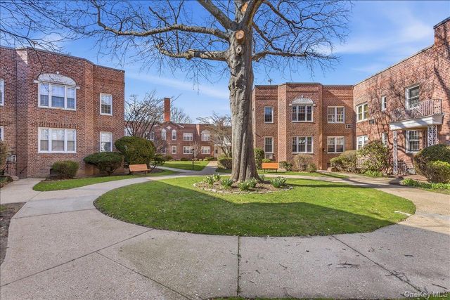 250 Central Avenue C111, Lawrence, NY 11559