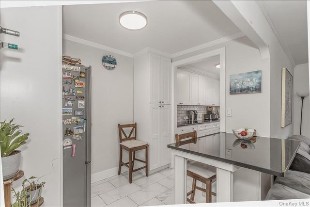 250 Central Avenue C111, Lawrence, NY 11559