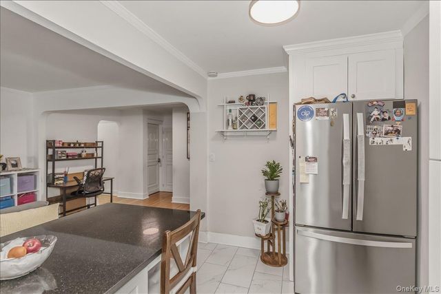 250 Central Avenue C111, Lawrence, NY 11559