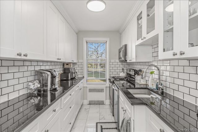 250 Central Avenue C111, Lawrence, NY 11559