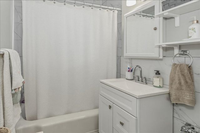 250 Central Avenue C111, Lawrence, NY 11559