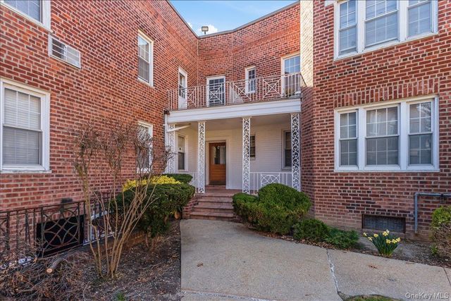 250 Central Avenue C111, Lawrence, NY 11559