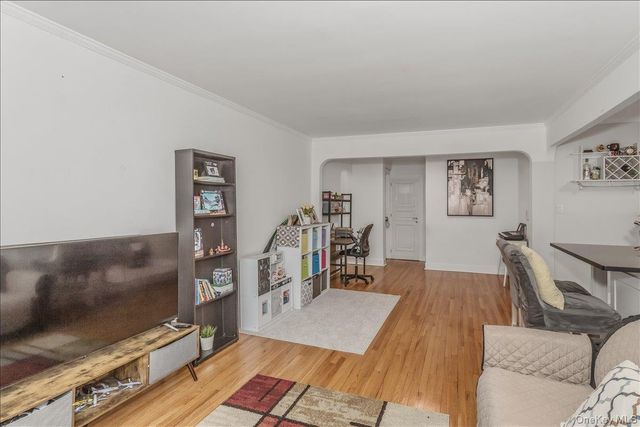 250 Central Avenue C111, Lawrence, NY 11559