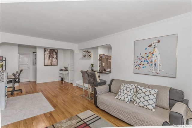 250 Central Avenue C111, Lawrence, NY 11559