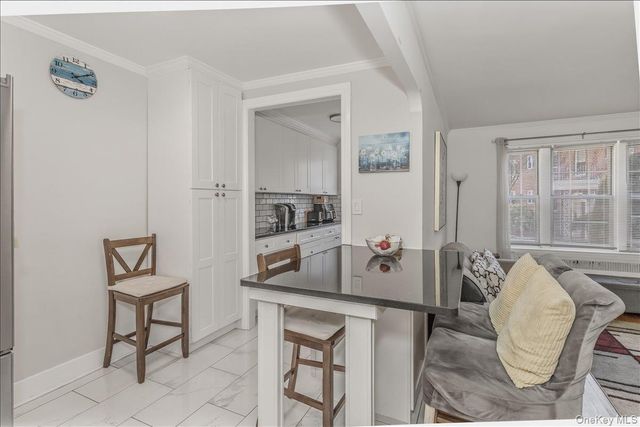 250 Central Avenue C111, Lawrence, NY 11559