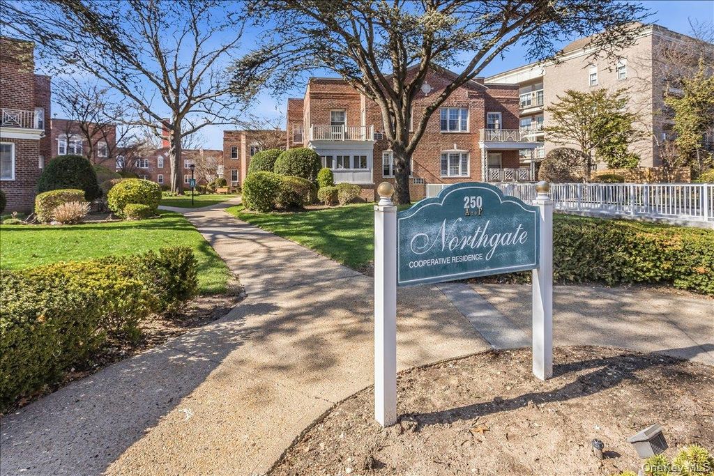 250 Central Avenue C111, Lawrence, NY 11559