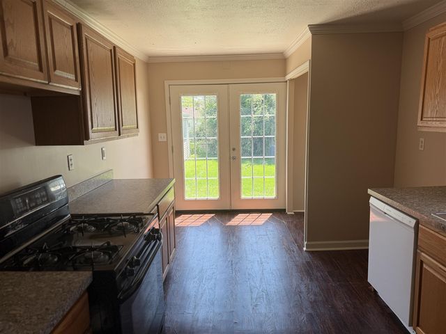 1422 E Granet Avenue, Hazel Park, MI 48030