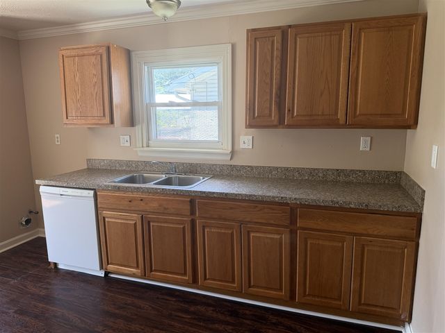 1422 E Granet Avenue, Hazel Park, MI 48030