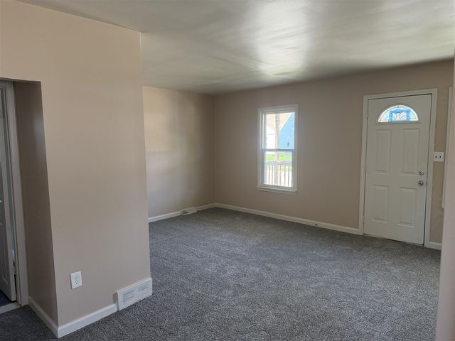 1422 E Granet Avenue, Hazel Park, MI 48030