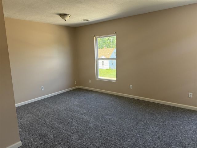 1422 E Granet Avenue, Hazel Park, MI 48030