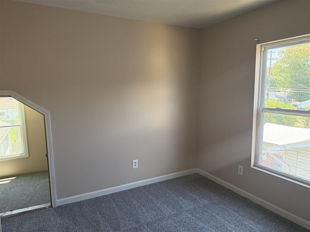 1422 E Granet Avenue, Hazel Park, MI 48030