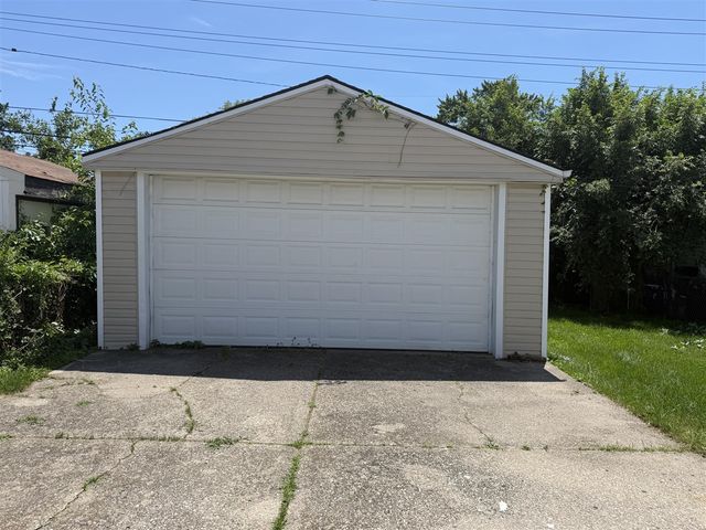 1422 E Granet Avenue, Hazel Park, MI 48030