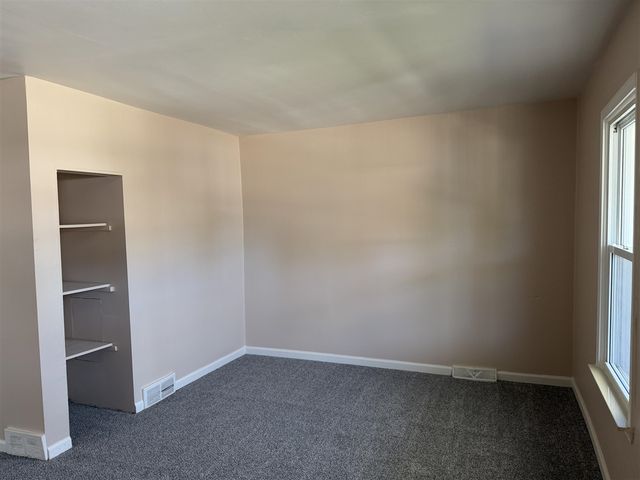 1422 E Granet Avenue, Hazel Park, MI 48030