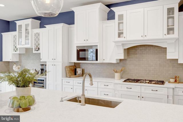 41258 CHATHAM GREEN CIR, Aldie, VA 20105