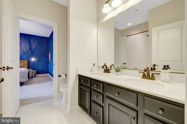 41258 CHATHAM GREEN CIR, Aldie, VA 20105