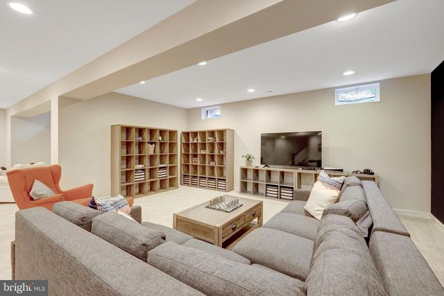 41258 CHATHAM GREEN CIR, Aldie, VA 20105