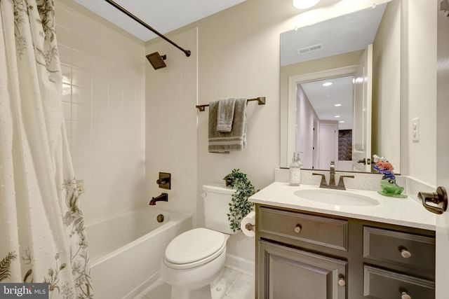 41258 CHATHAM GREEN CIR, Aldie, VA 20105