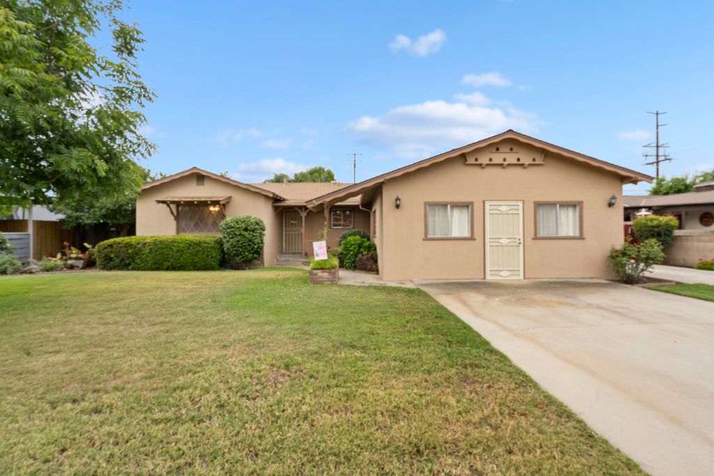 Image 1 of property listing at 131 E Gail Avenue, Tulare, CA 93274