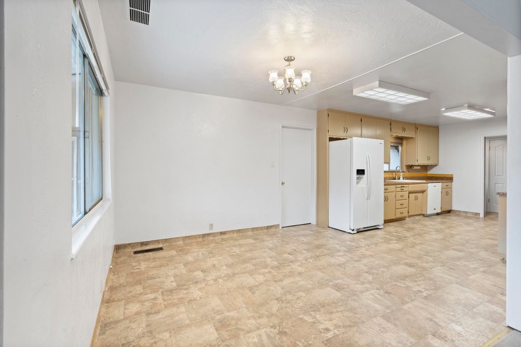 Image 12 of property listing at 131 E Gail Avenue, Tulare, CA 93274