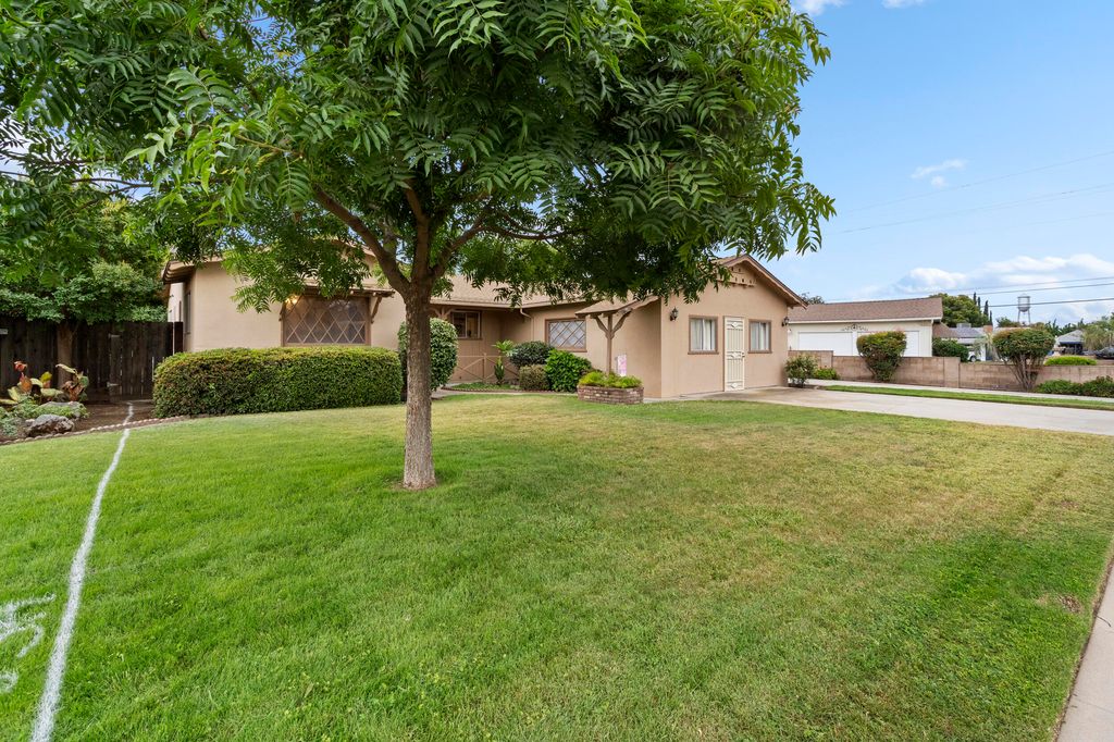 Image 2 of property listing at 131 E Gail Avenue, Tulare, CA 93274