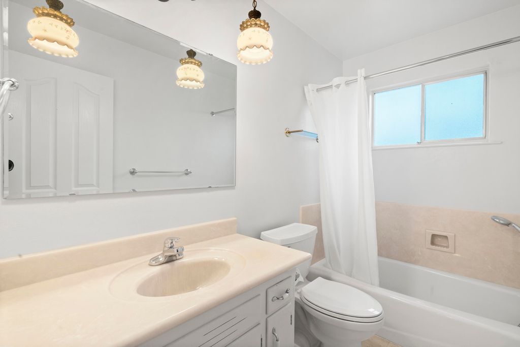 Image 21 of property listing at 131 E Gail Avenue, Tulare, CA 93274