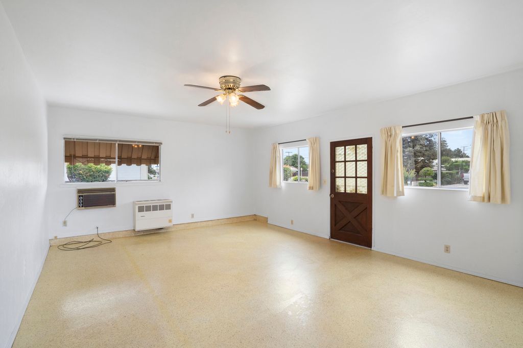 Image 25 of property listing at 131 E Gail Avenue, Tulare, CA 93274