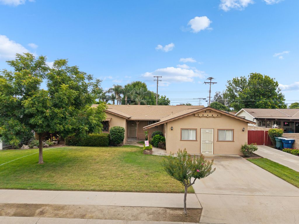 Image 3 of property listing at 131 E Gail Avenue, Tulare, CA 93274