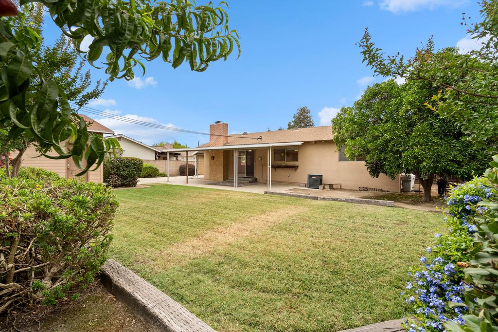 Image 32 of property listing at 131 E Gail Avenue, Tulare, CA 93274