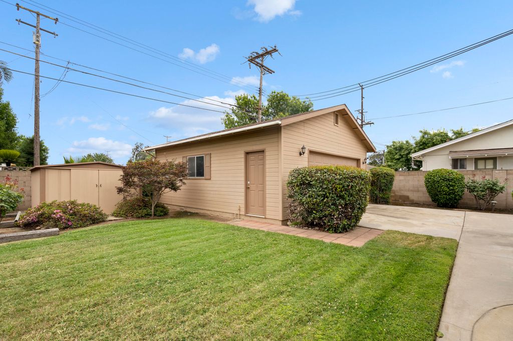 Image 33 of property listing at 131 E Gail Avenue, Tulare, CA 93274