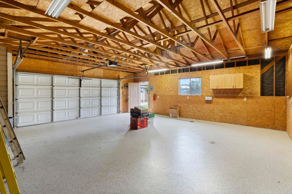Image 36 of property listing at 131 E Gail Avenue, Tulare, CA 93274