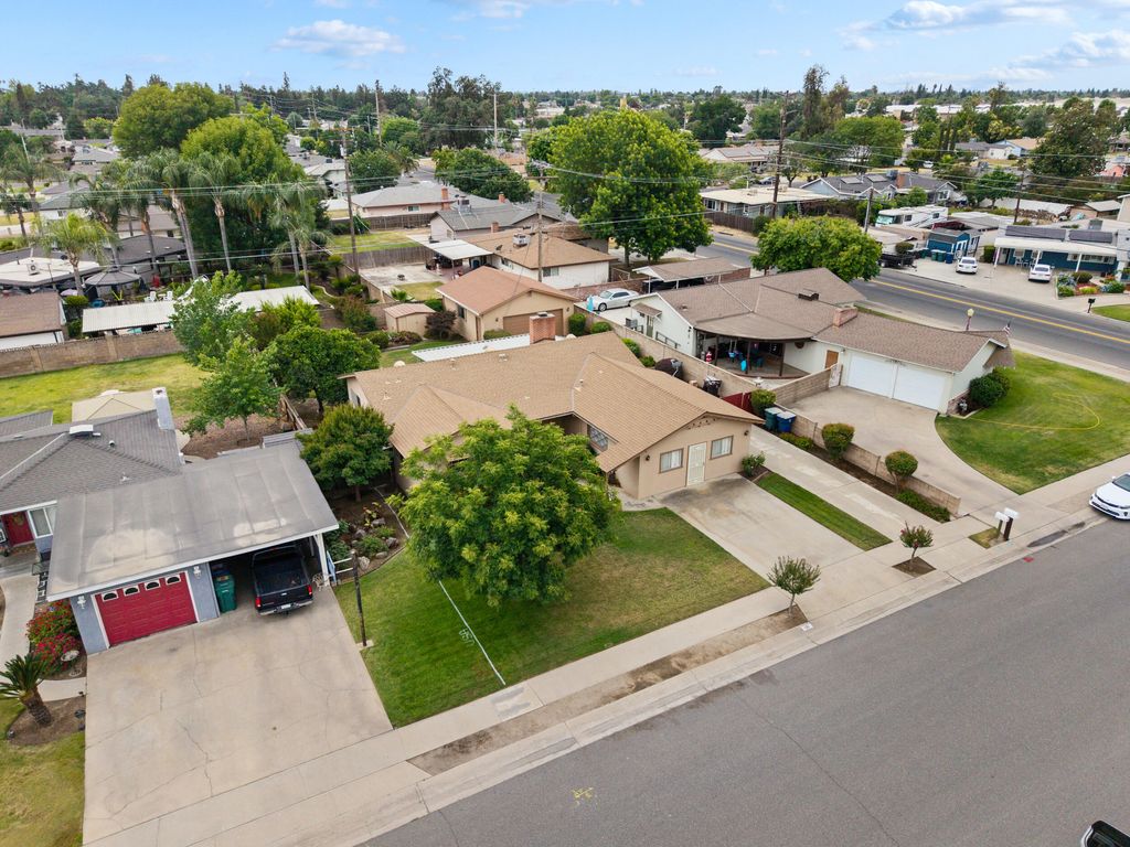 Image 38 of property listing at 131 E Gail Avenue, Tulare, CA 93274