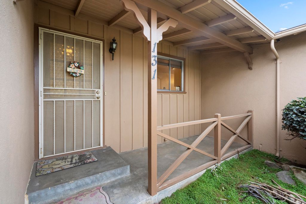 Image 7 of property listing at 131 E Gail Avenue, Tulare, CA 93274