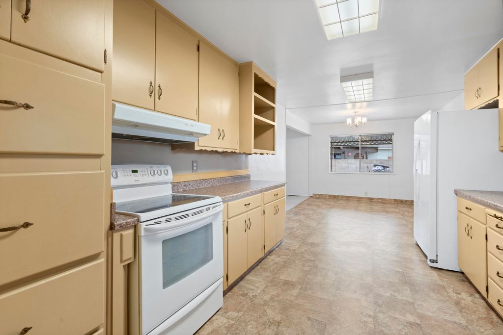 Image 9 of property listing at 131 E Gail Avenue, Tulare, CA 93274