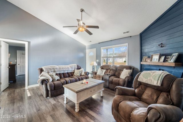 601 Cannon Court, Hubert, NC 28539