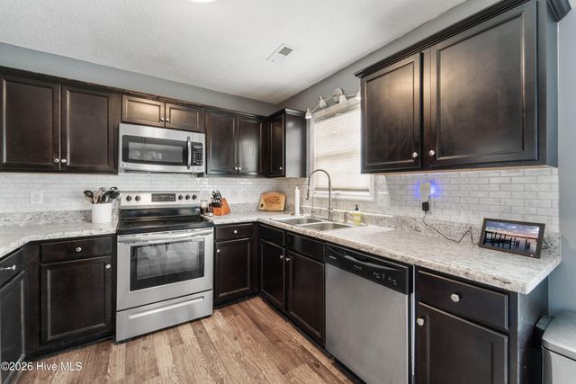 601 Cannon Court, Hubert, NC 28539