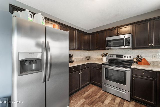 601 Cannon Court, Hubert, NC 28539