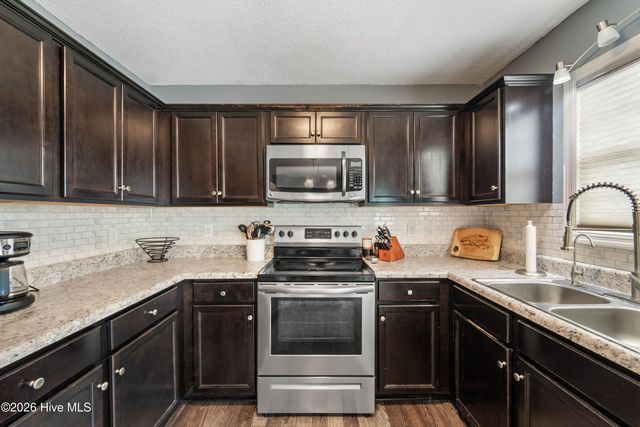 601 Cannon Court, Hubert, NC 28539