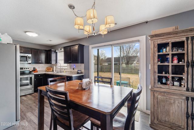 601 Cannon Court, Hubert, NC 28539