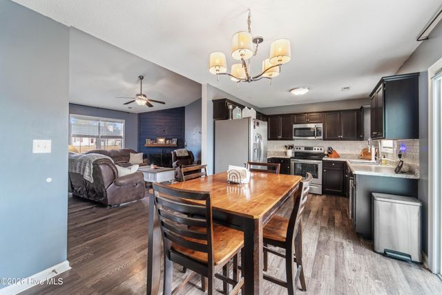 601 Cannon Court, Hubert, NC 28539