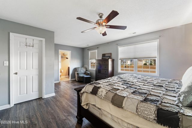 601 Cannon Court, Hubert, NC 28539