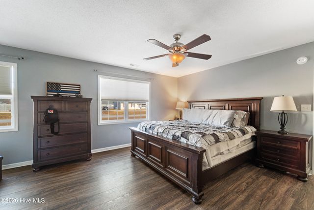 601 Cannon Court, Hubert, NC 28539