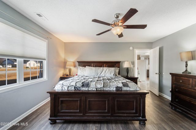 601 Cannon Court, Hubert, NC 28539