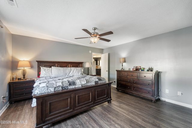 601 Cannon Court, Hubert, NC 28539