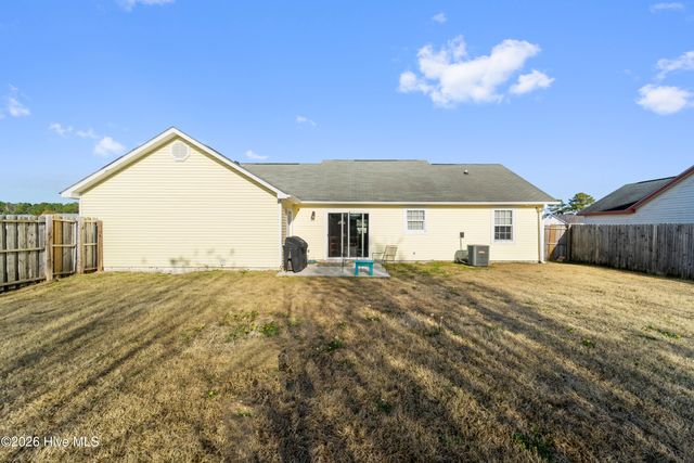 601 Cannon Court, Hubert, NC 28539