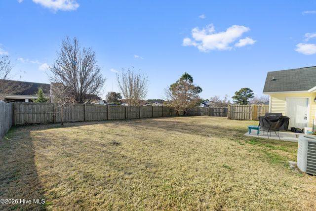 601 Cannon Court, Hubert, NC 28539